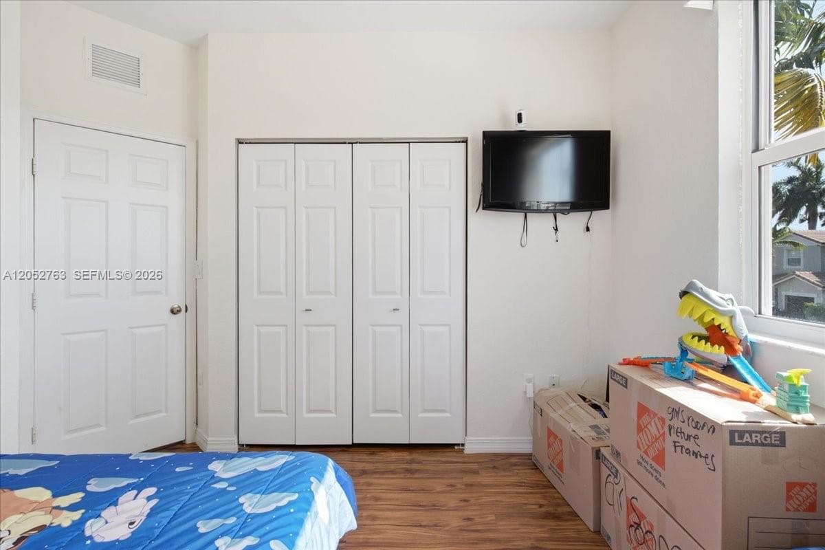 976 NE 42nd Ave #0 photo 19