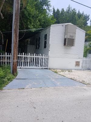 13621 NE 25th Ave #- photo 2