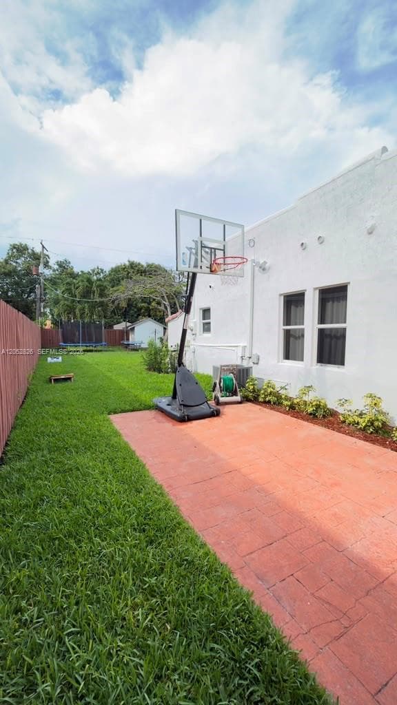 220 SW 5th St photo 28