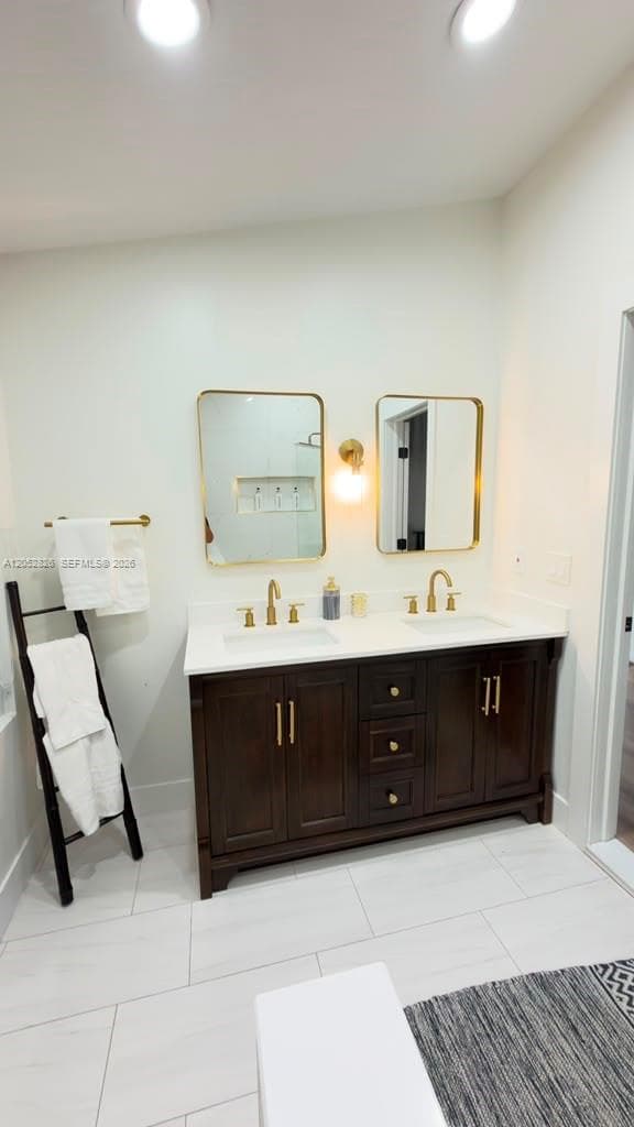 220 SW 5th St photo 40
