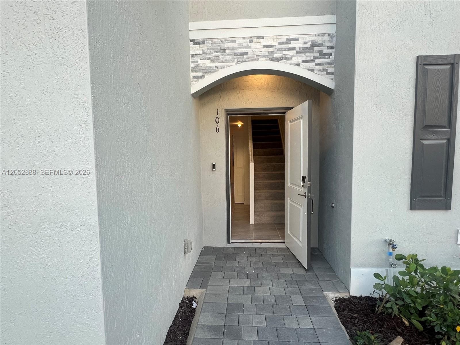 106 SE 11th CT #106 photo 2