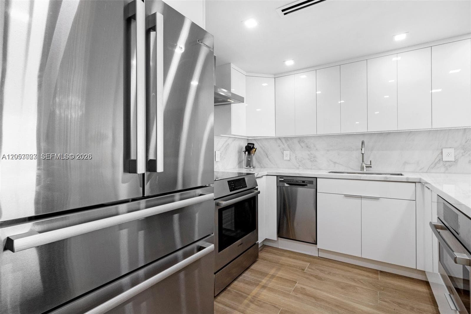 Arlene Beach · #1707 in Miami Beach - Photo 23