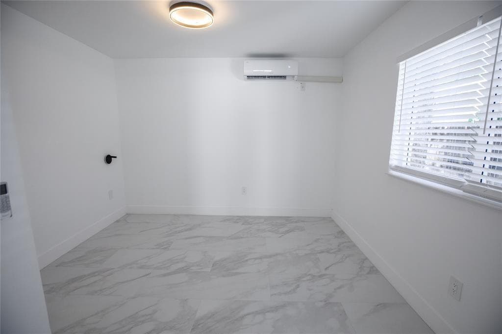 1112-4 bedroom