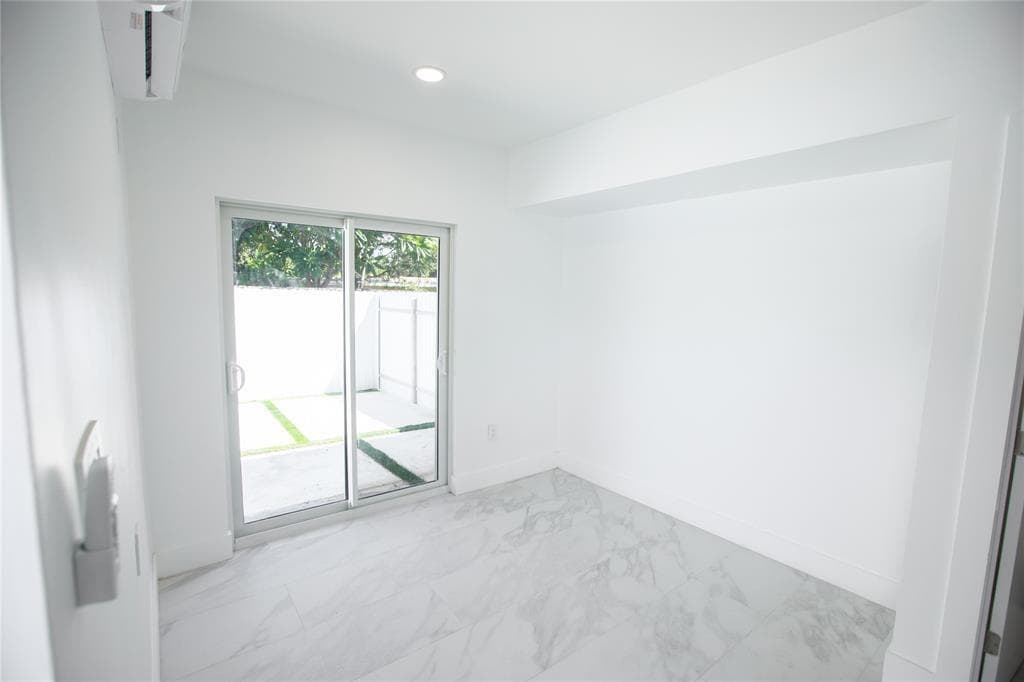1112-4 living area