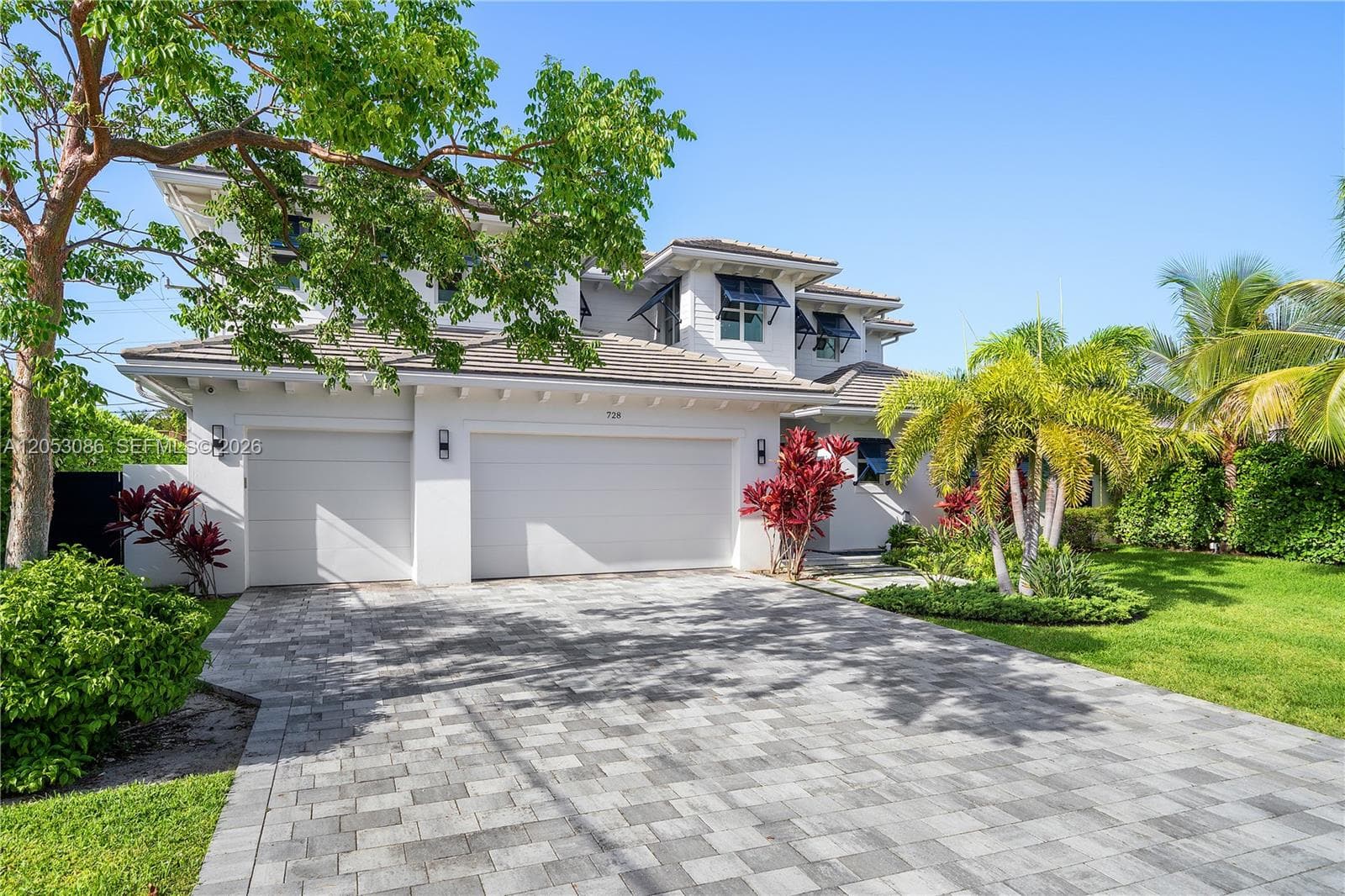 728 Malaga Dr photo 2