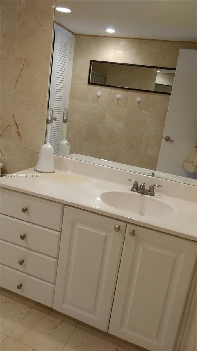 Oceanview Condo A · #1014 in Sunny Isles Beach - Photo 2