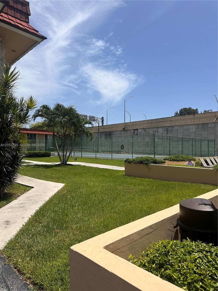 LAKEVIEW GARDENS · #107F in Miami - Photo 2