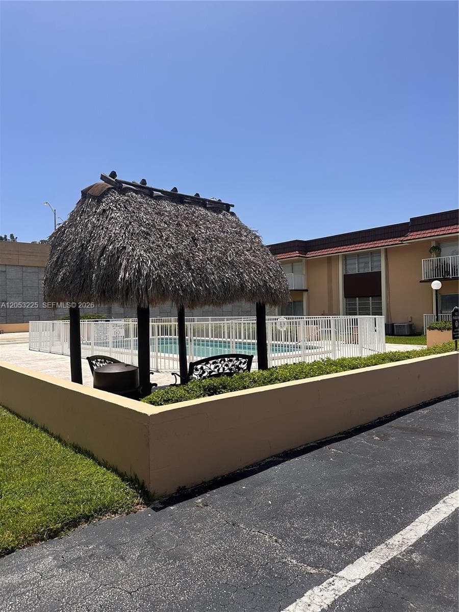 LAKEVIEW GARDENS · #107F in Miami - Photo 3
