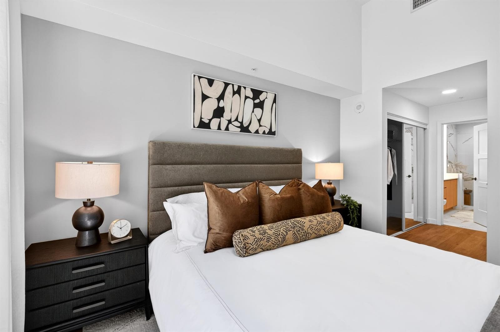 015-Edit-Bedroom-Sheets---Manor-Biscayne