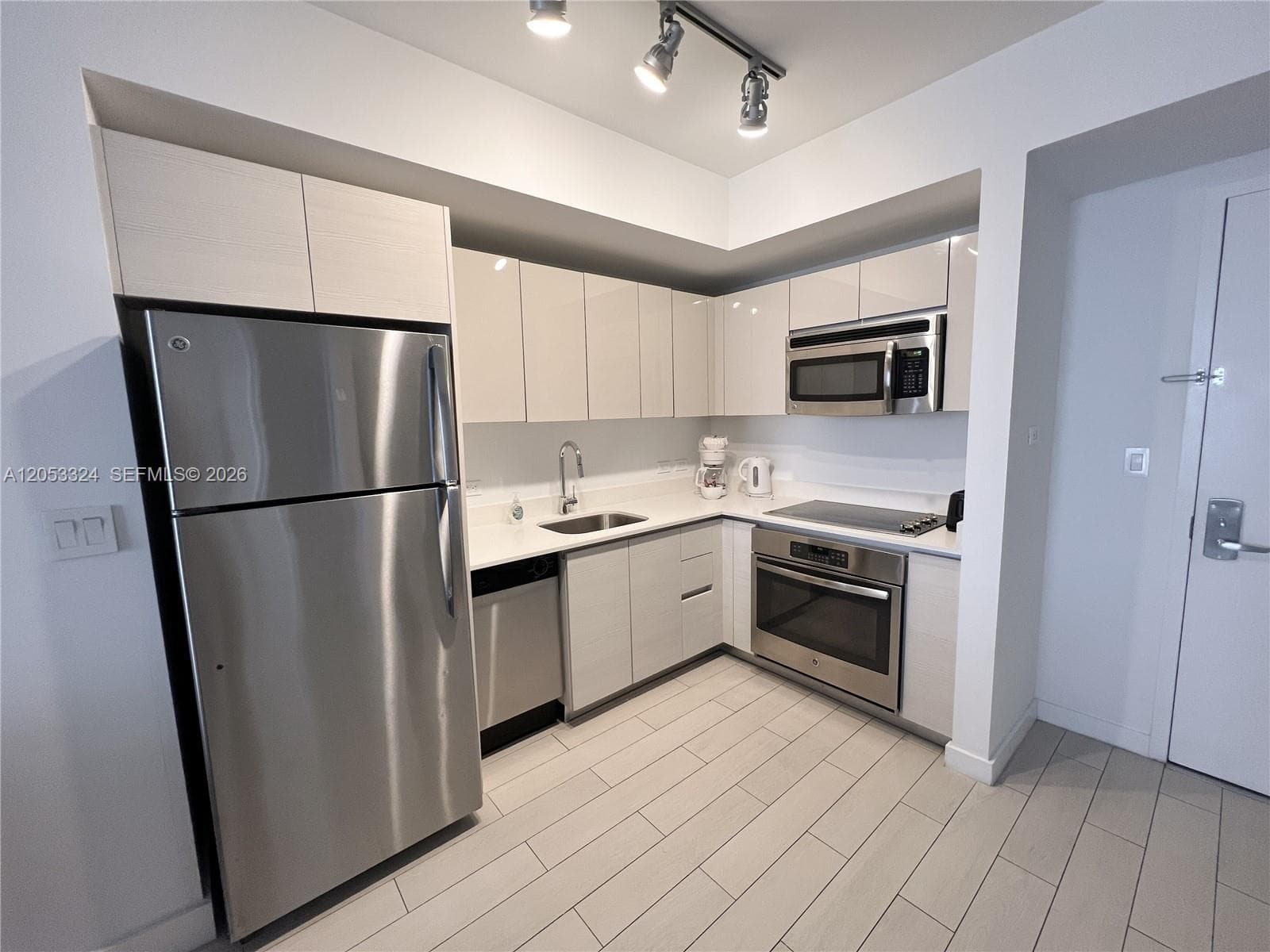 BEACHWALK RESORT · #R1503 in Hallandale Beach - Photo 8