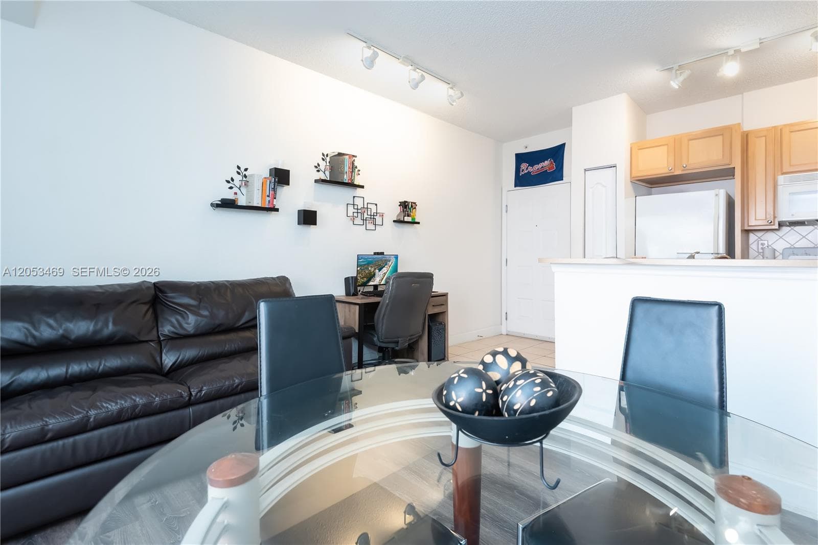 VALENCIA CONDO · #608 in South Miami - Photo 16