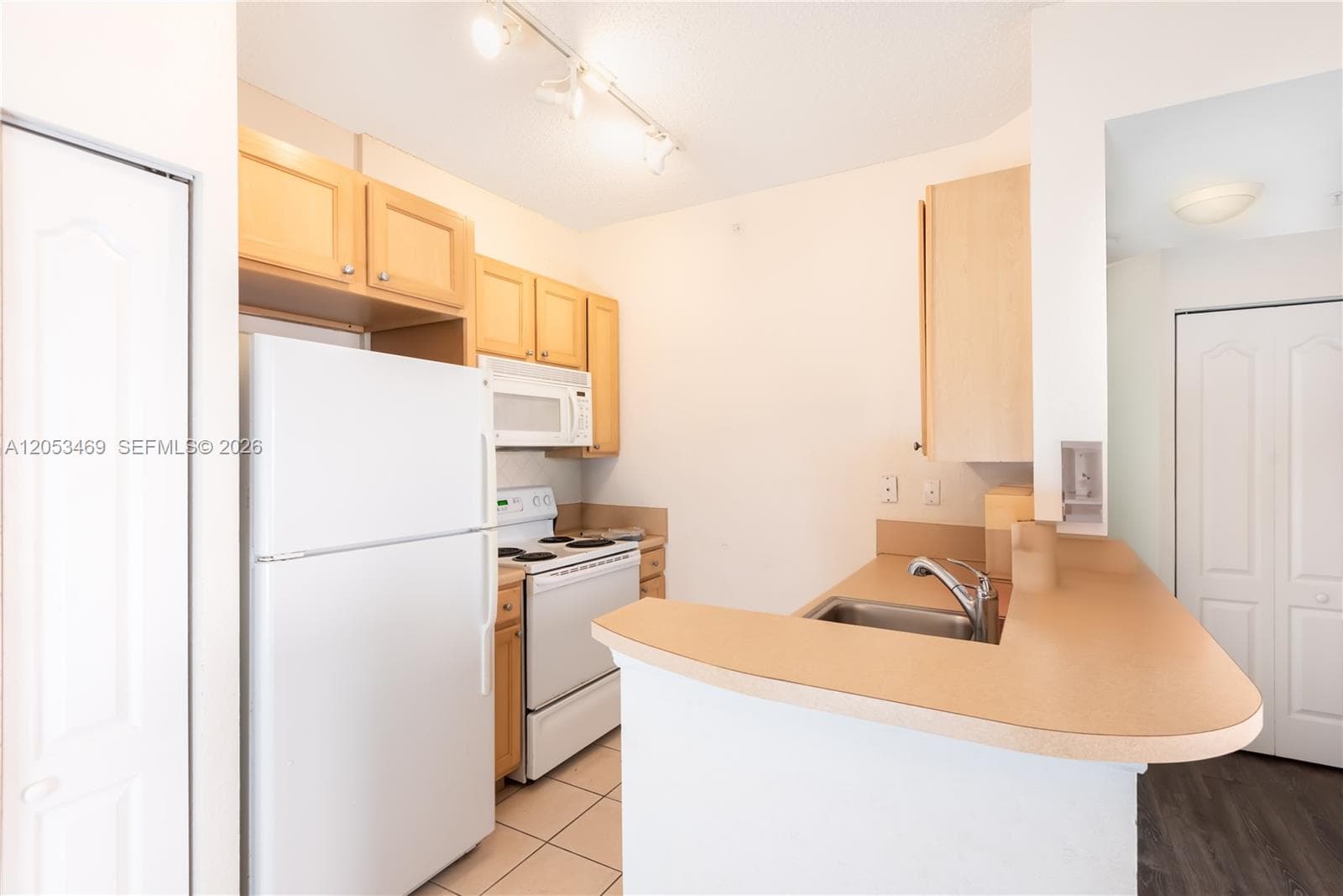 VALENCIA CONDO · #608 in South Miami - Photo 11