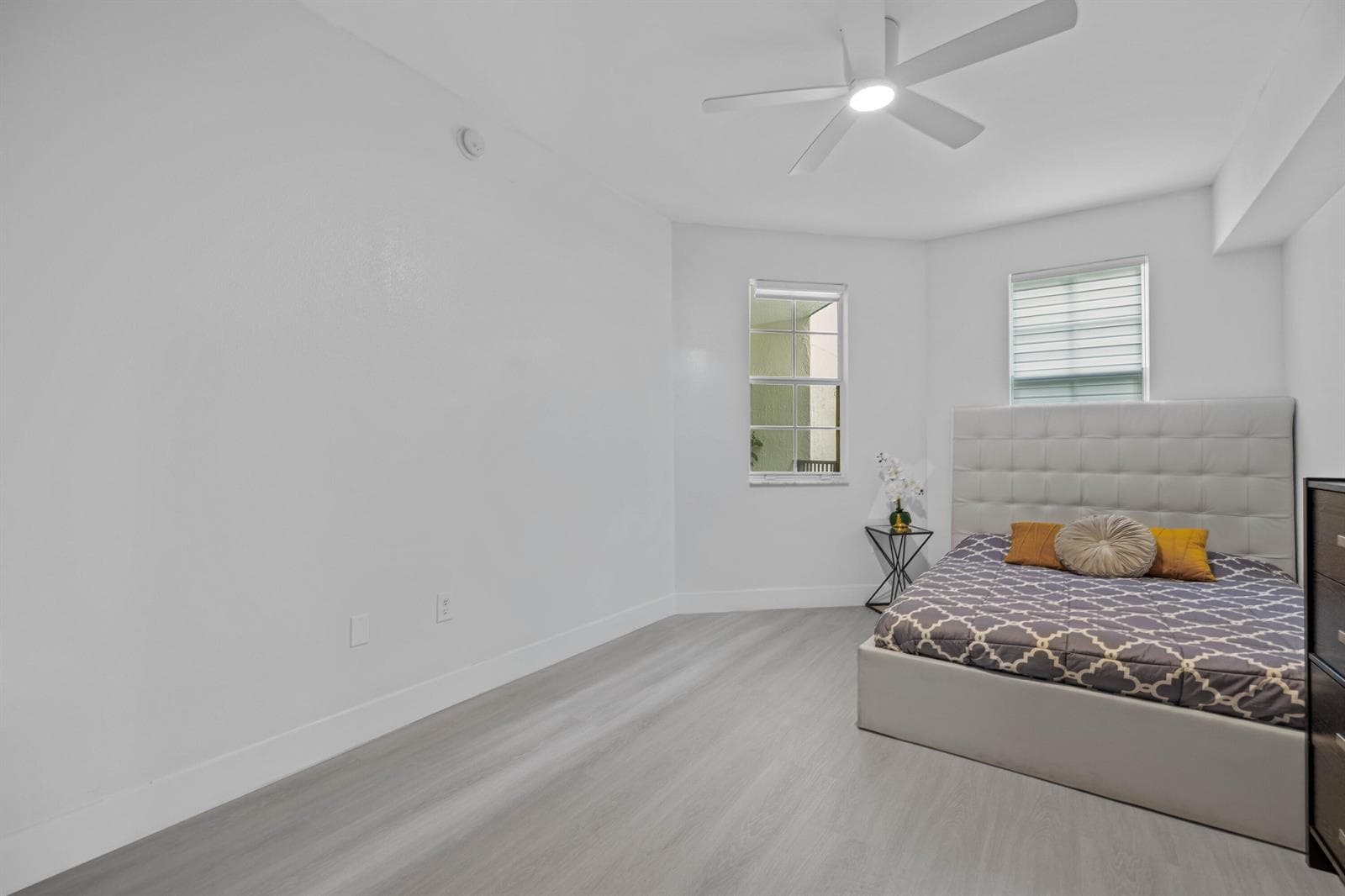 533 NE 3rd Ave FTL - Pwayko-9752