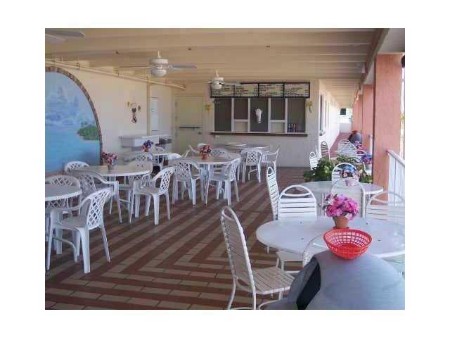 Cafeteria/Kitchen
