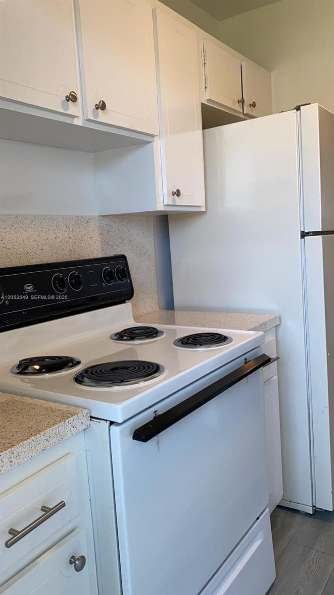 Floral Villa Apartments · #4 in Hollywood - Photo 2