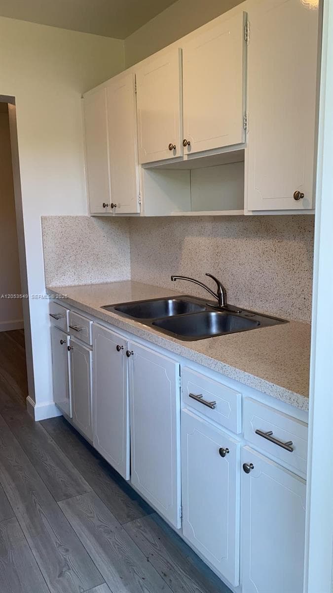 Floral Villa Apartments · #4 in Hollywood - Photo 7