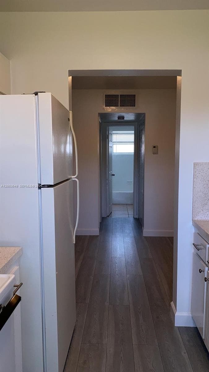 Floral Villa Apartments · #4 in Hollywood - Photo 4