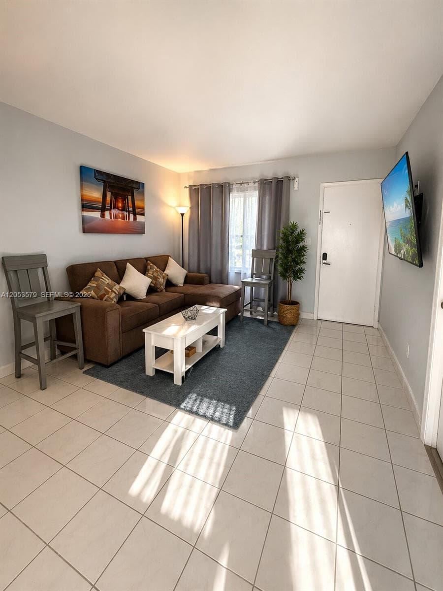 FOX CHASE CONDO #1 · #414 in Miami - Photo 1