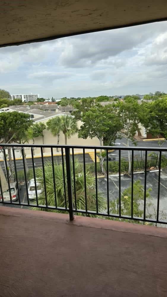 RAMBLEWOOD CONDO C · #PH11 in Miami - Photo 33