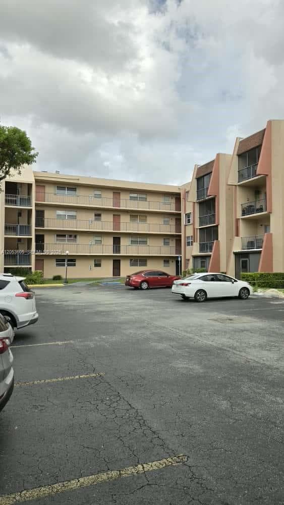 RAMBLEWOOD CONDO C · #PH11 in Miami - Photo 41