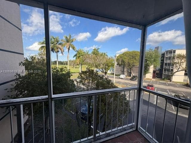 LAS BRISAS@ COUNTRY CLUB · #D302 in Hialeah - Photo 1