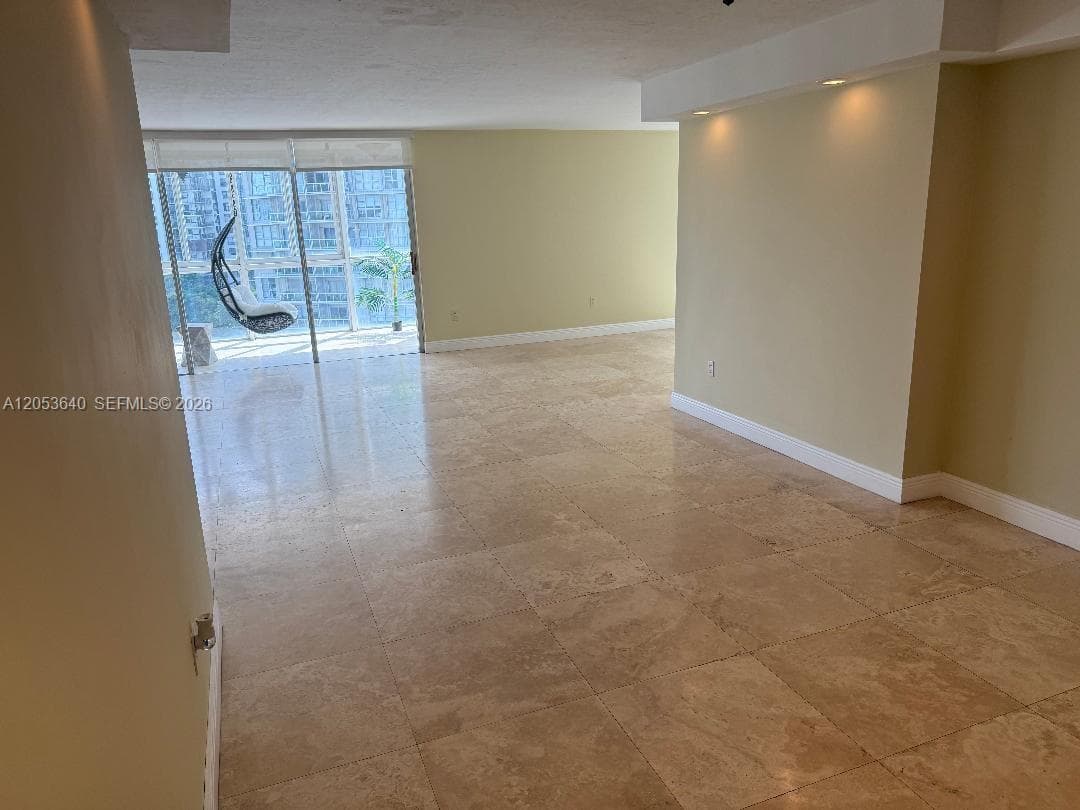 BRICKELL 25 · #1003 in Miami - Photo 22