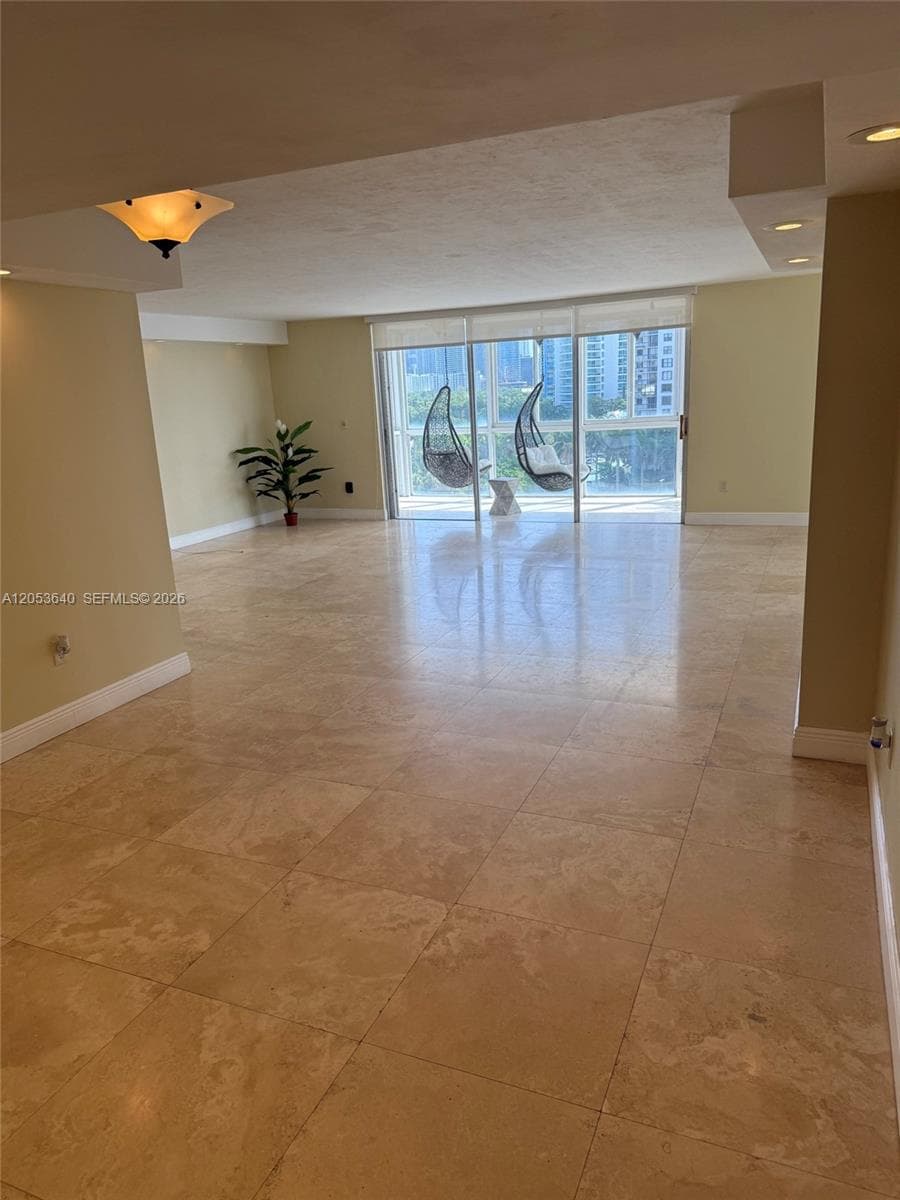 BRICKELL 25 · #1003 in Miami - Photo 18