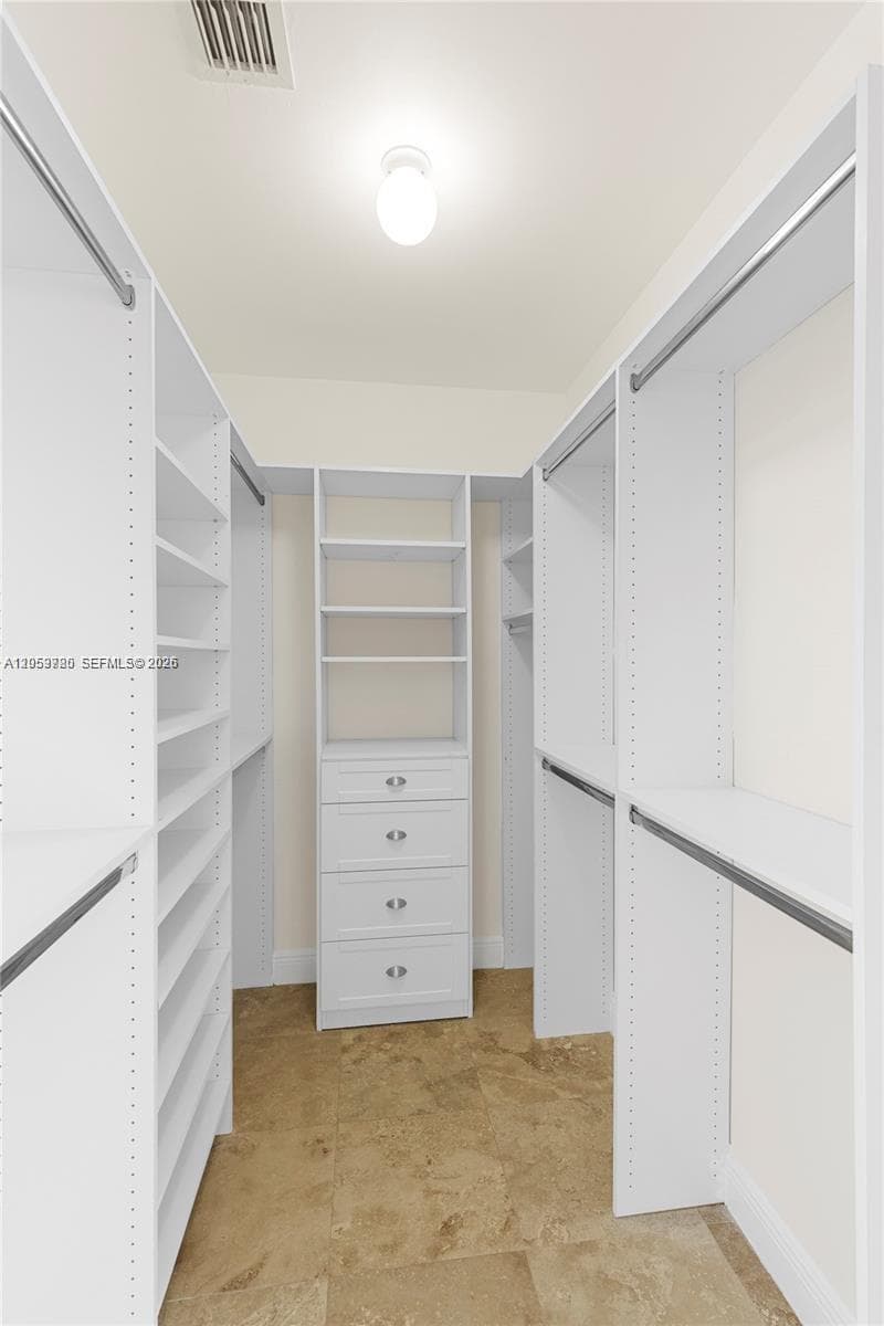Main Bedroom Walk-In