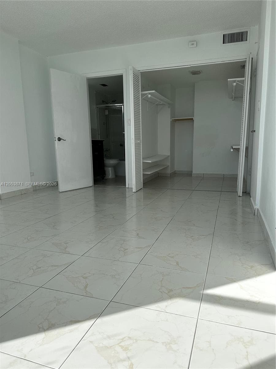 Eastern Shores White Hous · #502 in North Miami Beach - Photo 6
