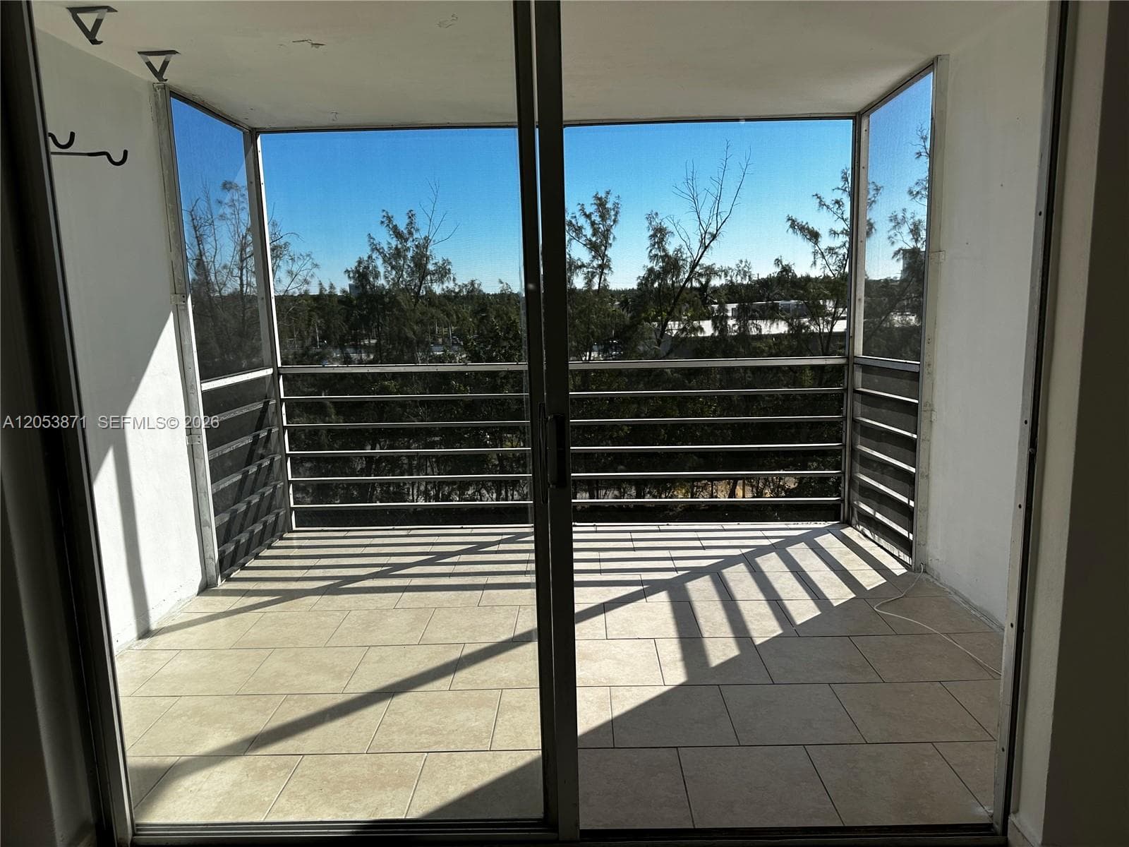 Eastern Shores White Hous · #502 in North Miami Beach - Photo 3