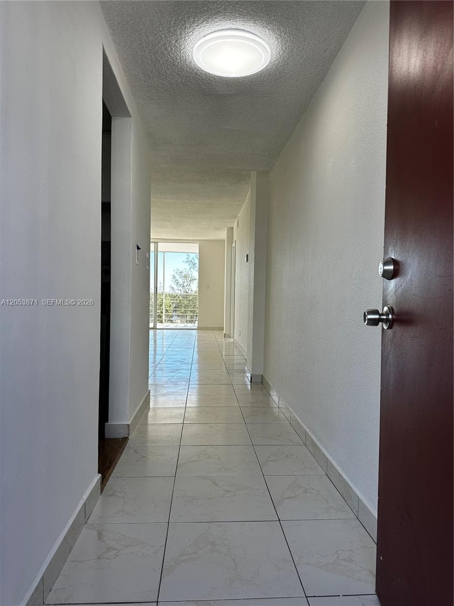 Eastern Shores White Hous · #502 in North Miami Beach - Photo 4