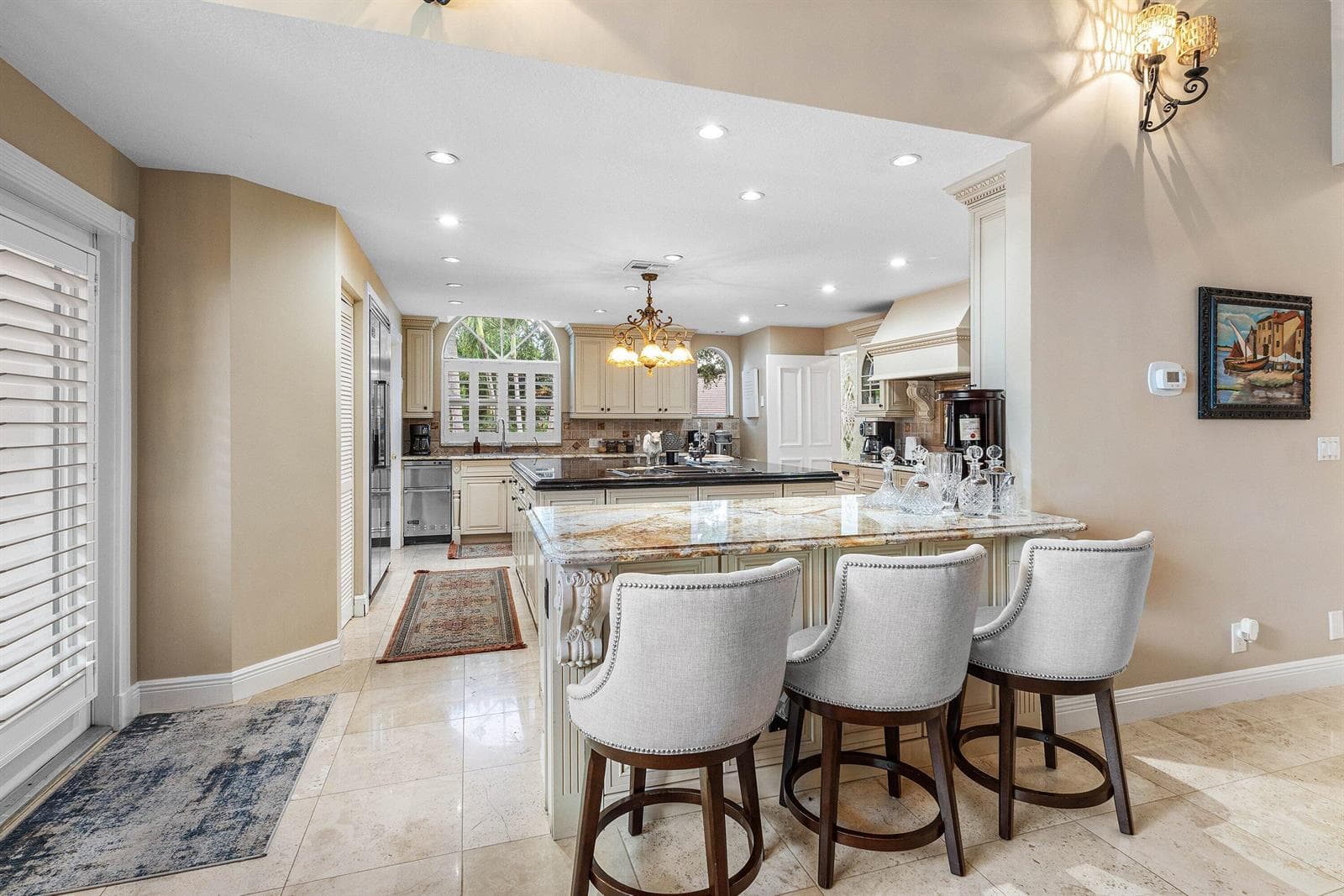 Kitchen/ Island
