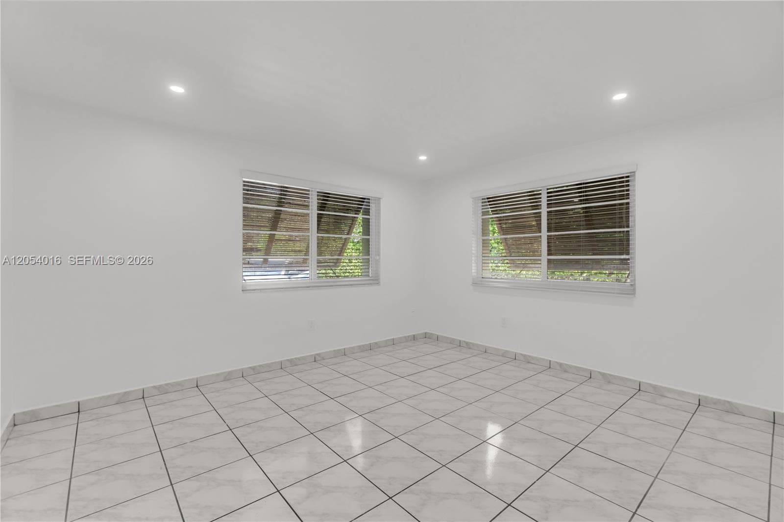 KINGSTON SQUARE CONDO · #I1 in Miami - Photo 18