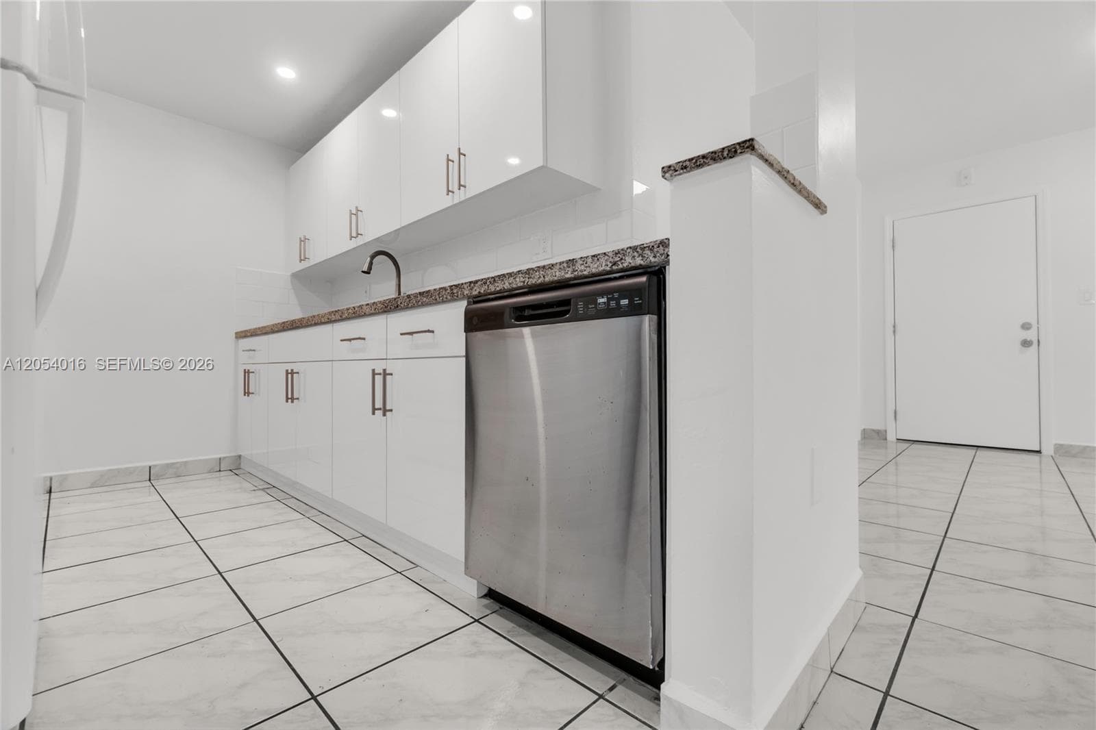 KINGSTON SQUARE CONDO · #I1 in Miami - Photo 35