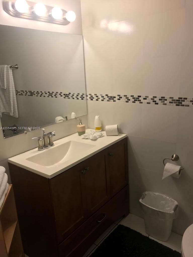 DIPLOMAT GOLF & RACQUET C · #2233 in Hallandale Beach - Photo 5