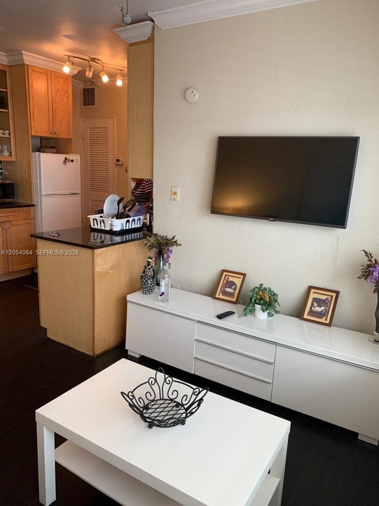 SOBE PHOENIX CONDO · #103 in Miami Beach - Photo 3