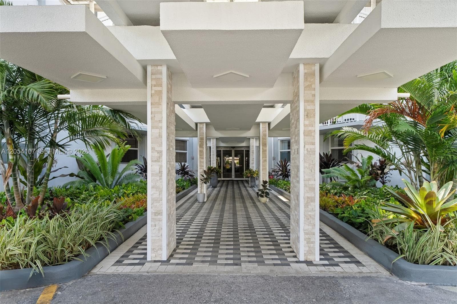 CHELSEA BAYVIEW · #208 in Hallandale Beach - Photo 24