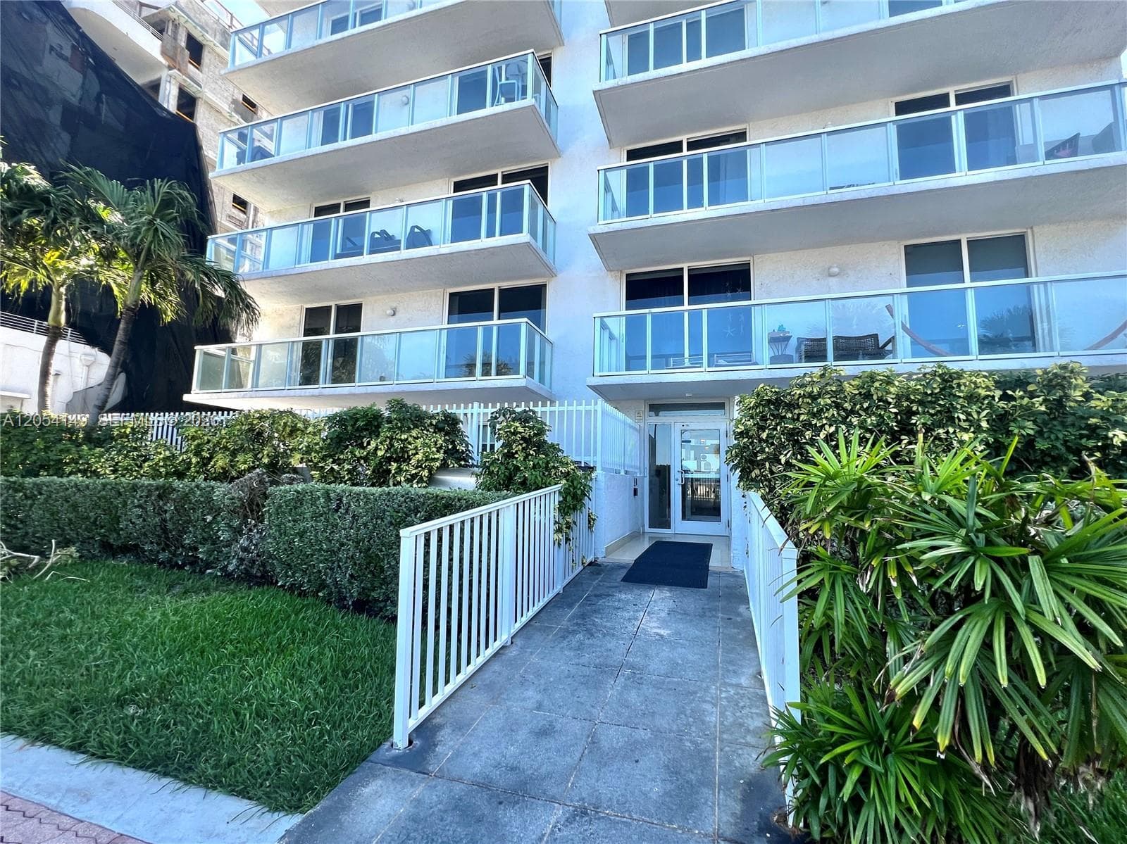 THE ROYAL CLUB CONDO · #402 in Miami Beach - Photo 4
