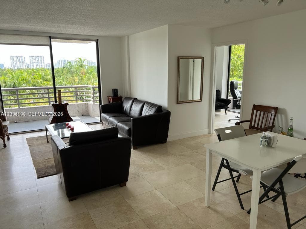 PARC CENTRAL AVENTURA SOU · #512 in Aventura - Photo 5