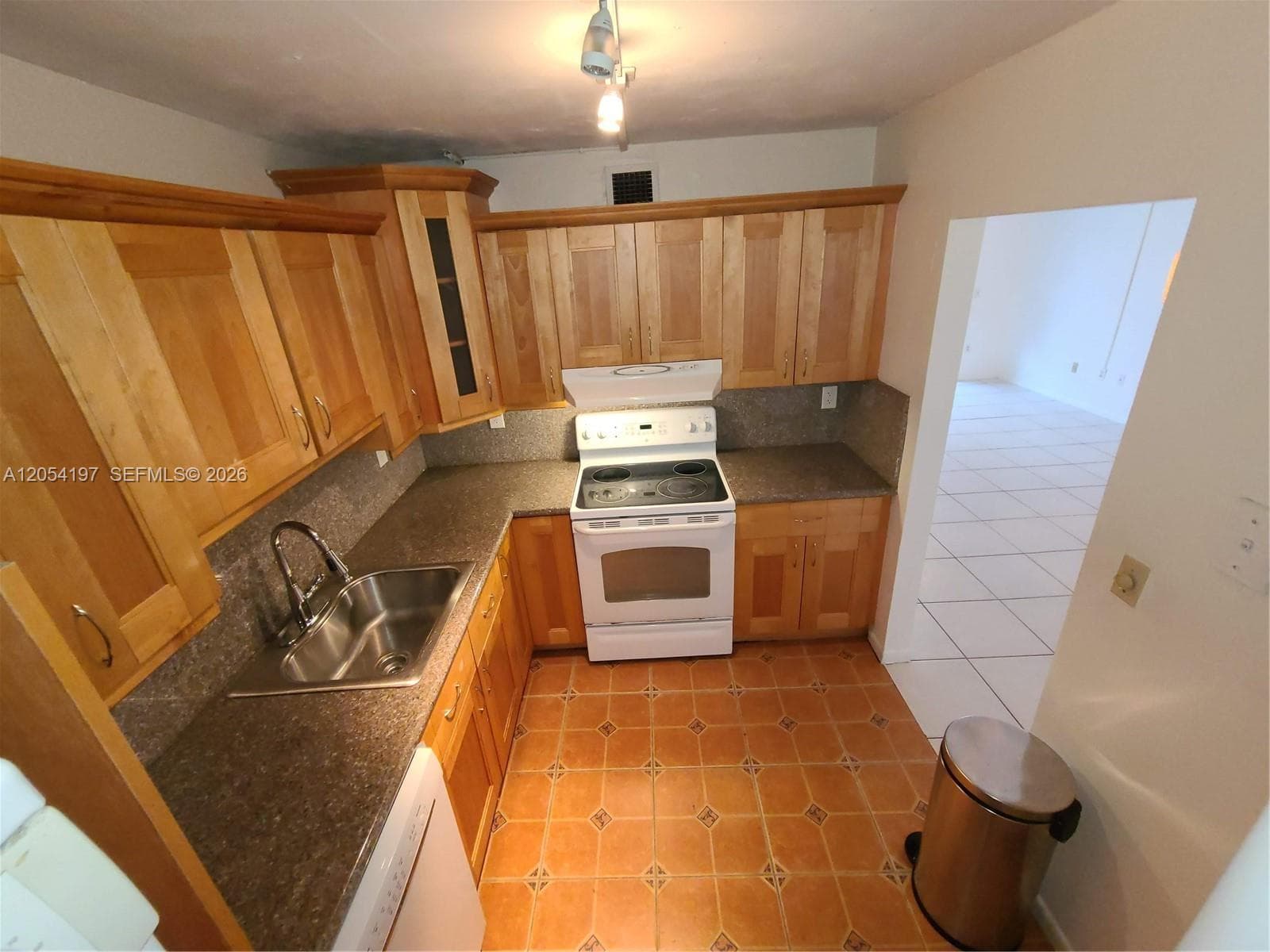 BAY POINT EAST CONDO · #206 in Miami Beach - Photo 23