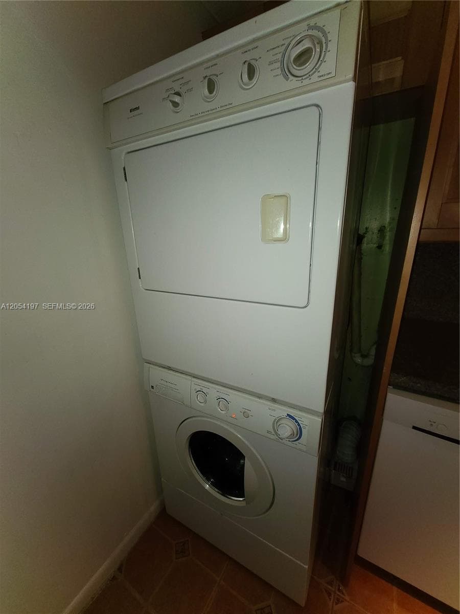 Washer and Drier in the unit!