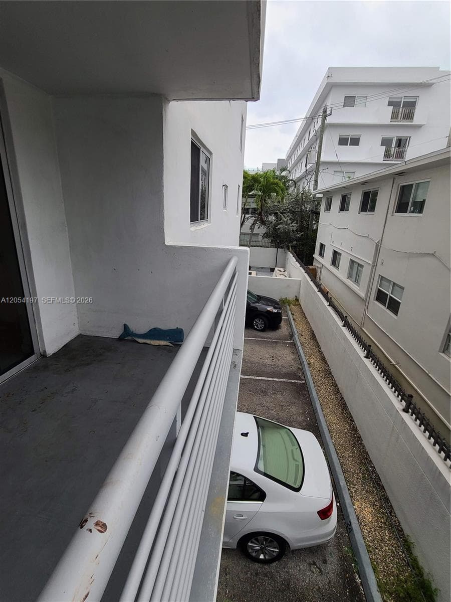 Very deep balcony, ready for your cozy outdoor furniture!