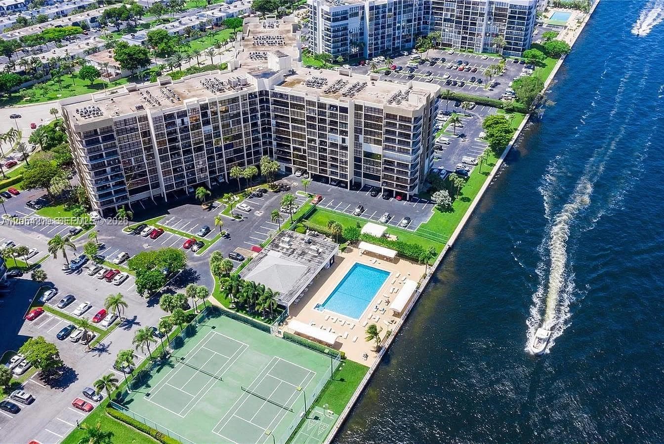 TOWERS OF OCEANVIEW SOUTH · #818 in Hallandale Beach - Photo 2