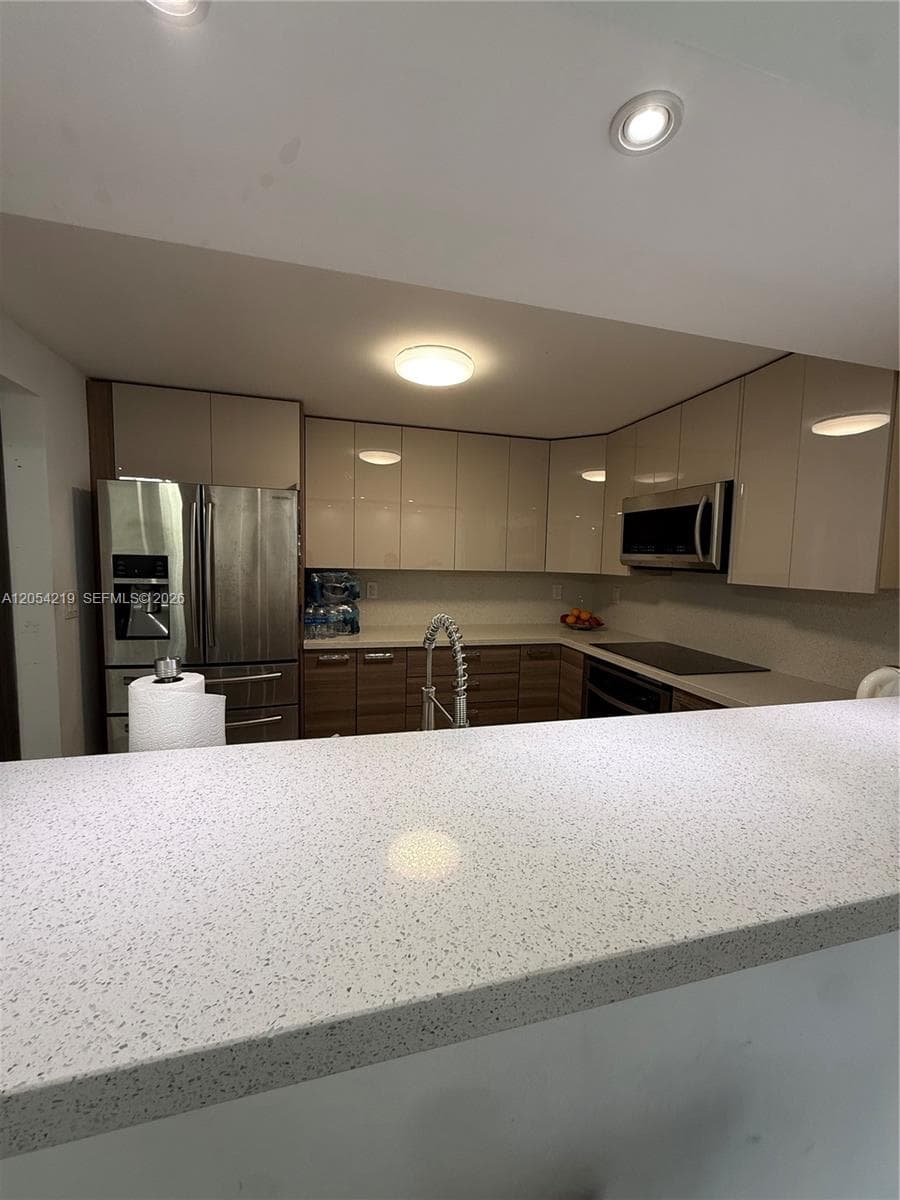 TOWERS OF OCEANVIEW SOUTH · #818 in Hallandale Beach - Photo 19