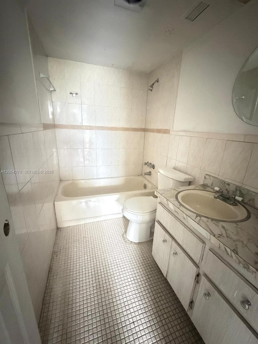 THREE HORIZONS EAST CONDO · #402 in North Miami - Photo 8
