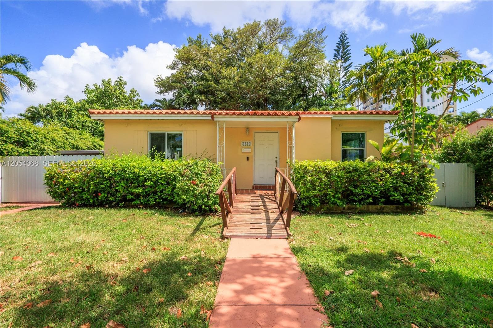 3640 SW 16th St photo 35