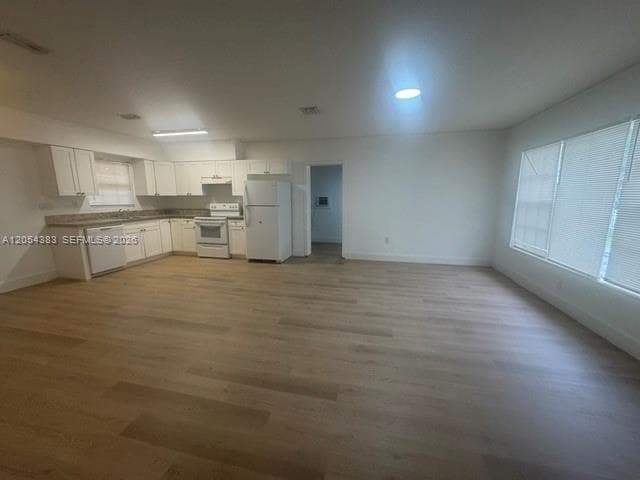 374 NE 171 Street photo 2