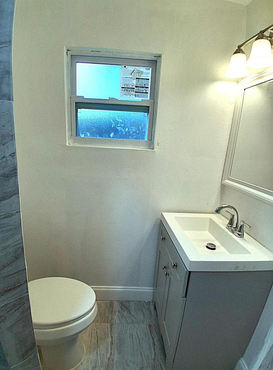 625 bath vanity area