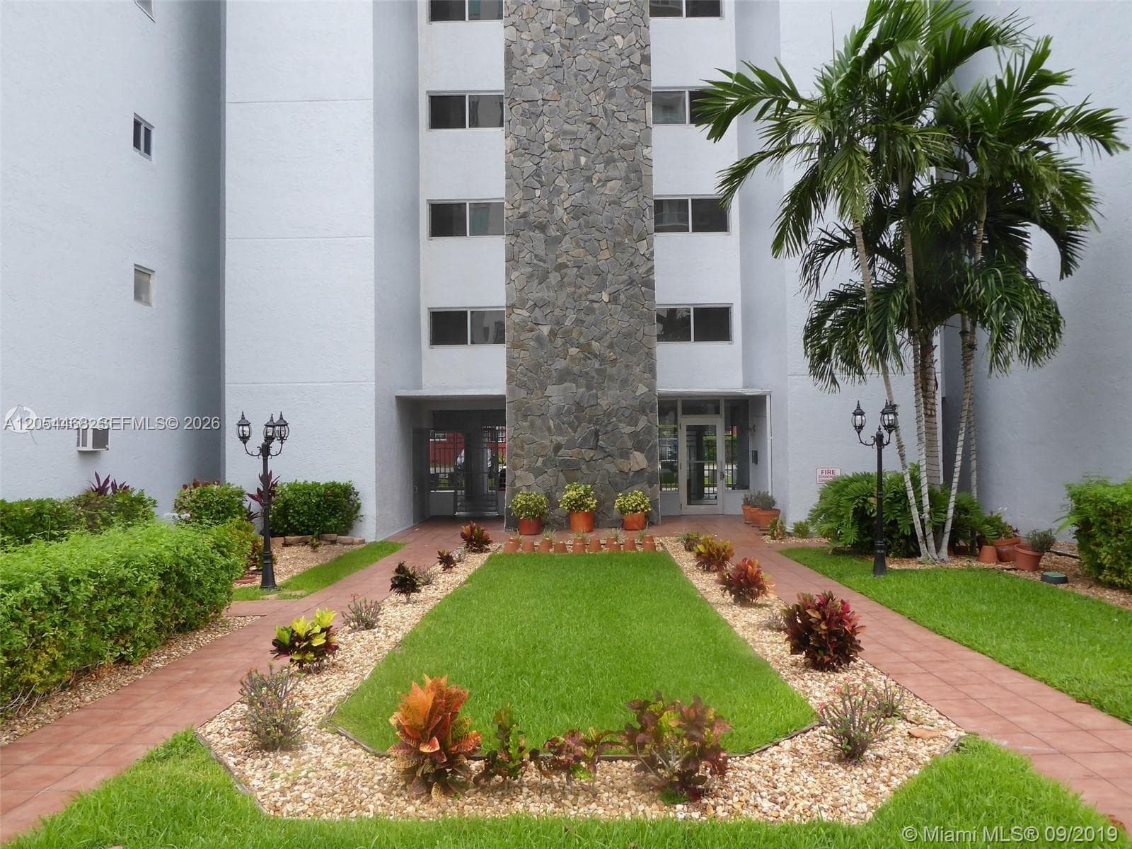 CORAL WAY MANOR · #503 in Miami - Photo 9