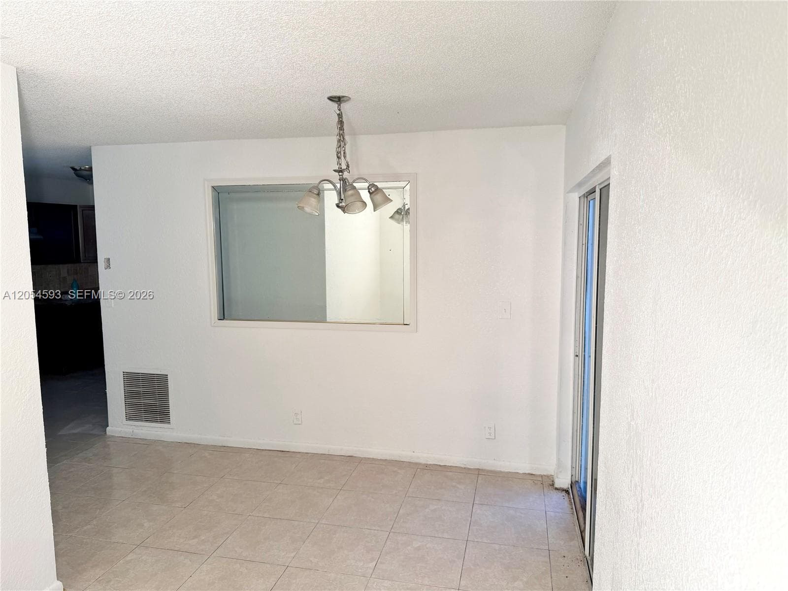 1561 NW 7th Ter photo 8